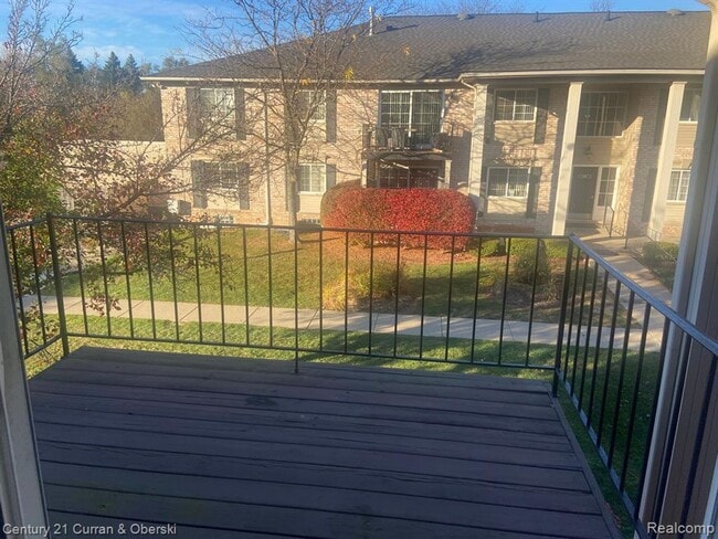 Building Photo - 6121 Orchard Lake Rd