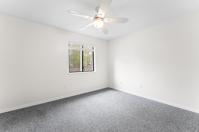 Building Photo - 42 Village Brook Ln