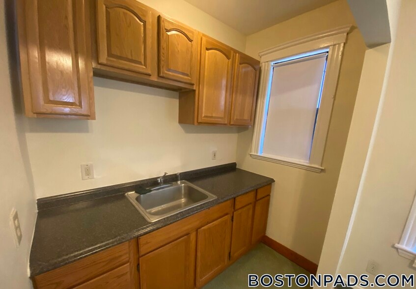 Building Photo - 19 Mora St