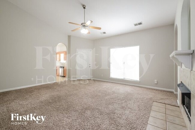 Building Photo - 4872 Longmeadow Dr