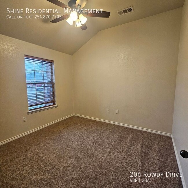 Building Photo - 206 Rowdy Dr