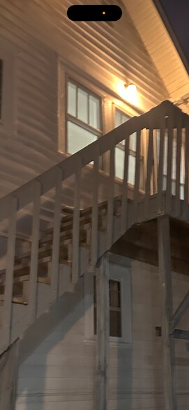 Building Photo - 1841 E 5th St