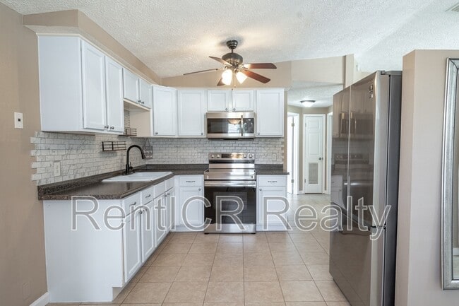 Building Photo - 4202 Las Vegas Dr