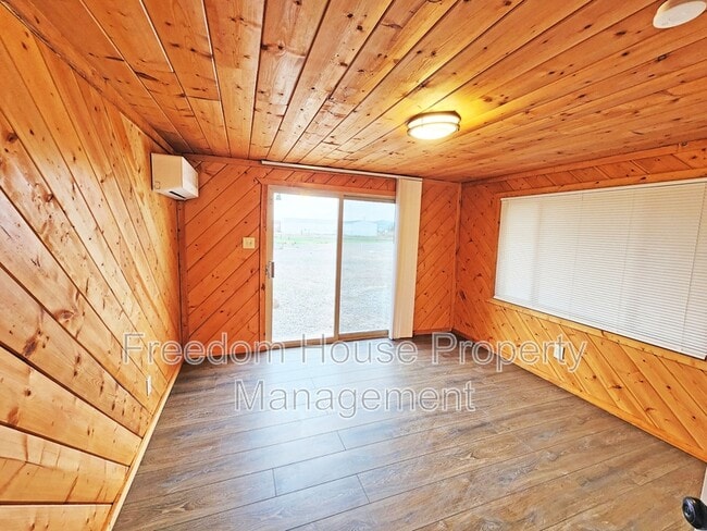 Building Photo - 2220 W Bell Vista Ave