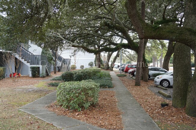 Building Photo - 2BR/2BA Condo - Great Location in Midtown Wilmington on Holly Tree / $1,199 /month Includes Water...
