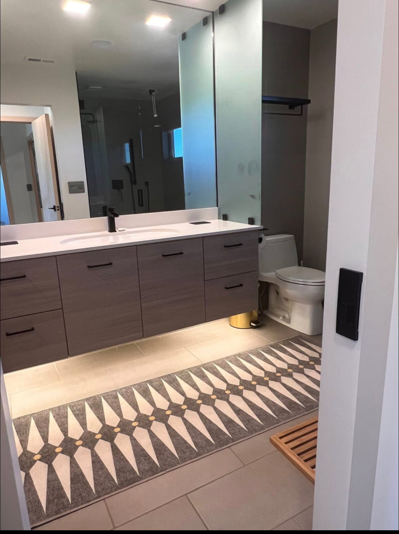 double vanities - 1951 Little Cottage Ln