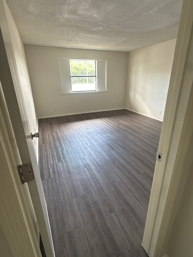Building Photo - 1083 Harold Dr