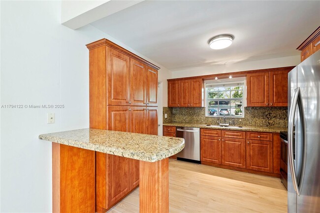 Building Photo - 410 Castania Ave