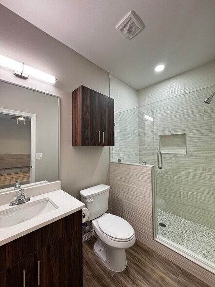 Building Photo - 4004 La Vista Ave