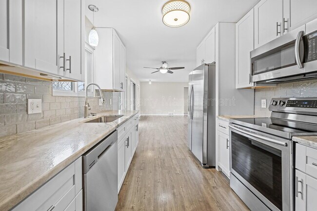 Building Photo - 24955 Lakeland St