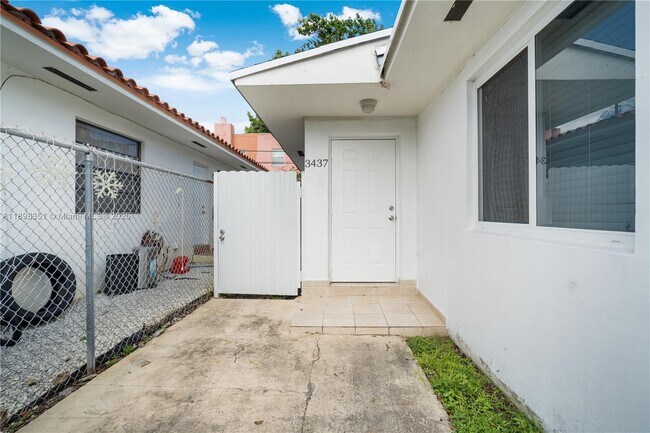 Primary Photo - 3437 SW 25th St