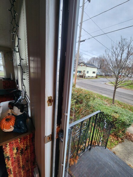 Building Photo - 123 W Mohawk St