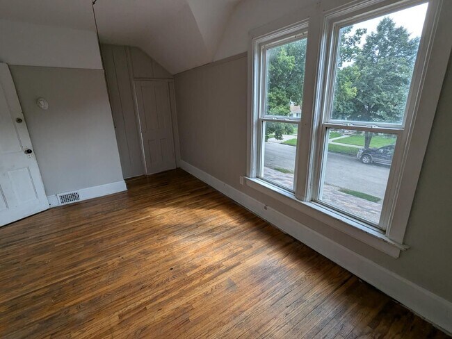 Building Photo - Ward 42 - 7th Ave Duplex