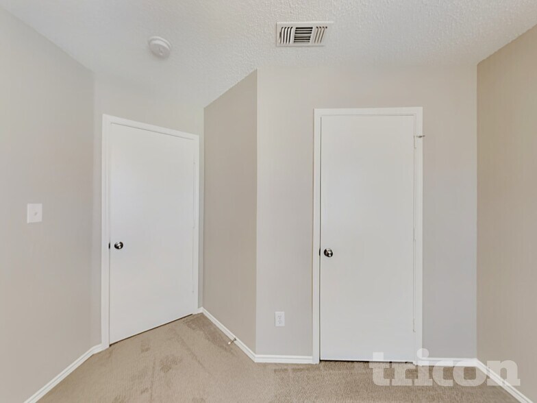 Building Photo - 813 Indigo Terrace
