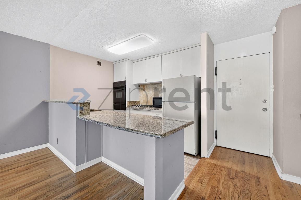 Building Photo - Unit 1717