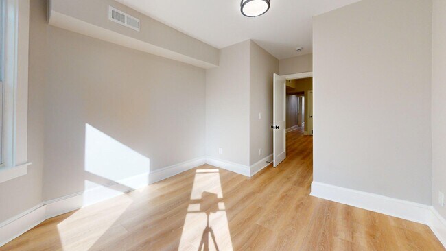 Building Photo - 205 Chelsea St