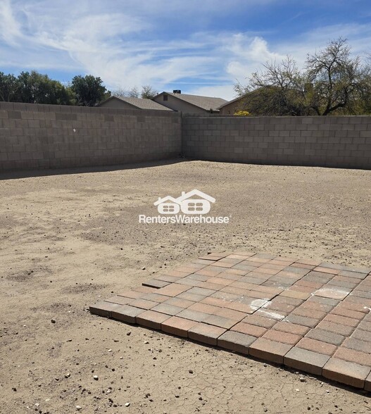 Building Photo - 1741 W Ransom Oaks Dr