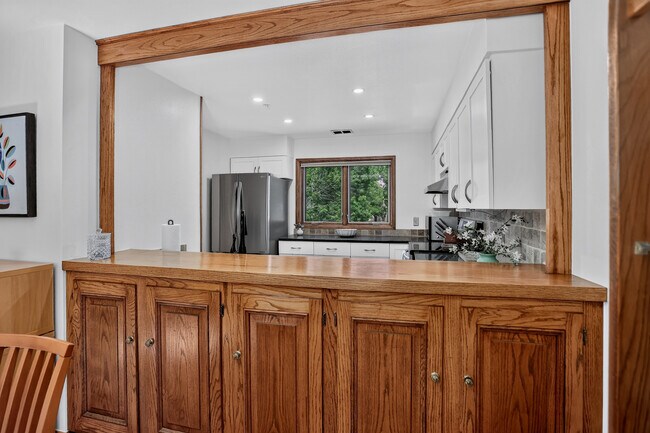 Building Photo - 2938 Kalmia Ave