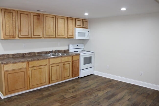 Building Photo - Newly Renovated Home in Beaufort