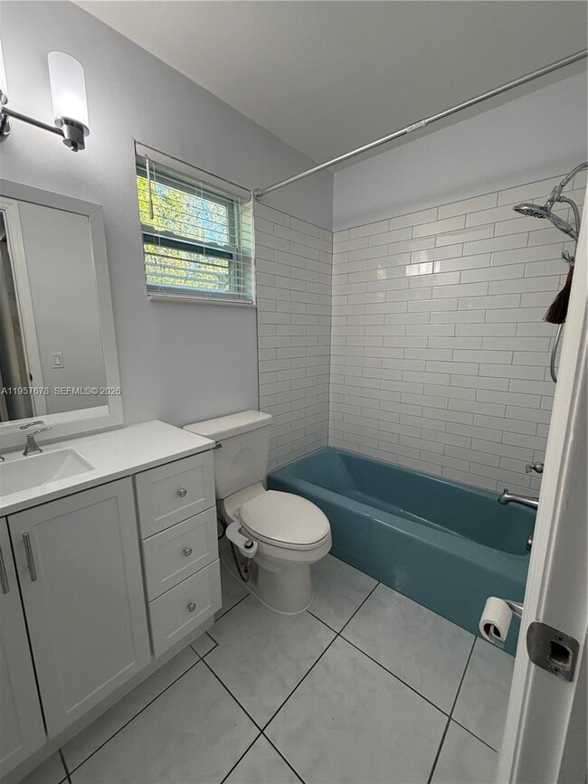 Building Photo - 1301 N 12th Ct