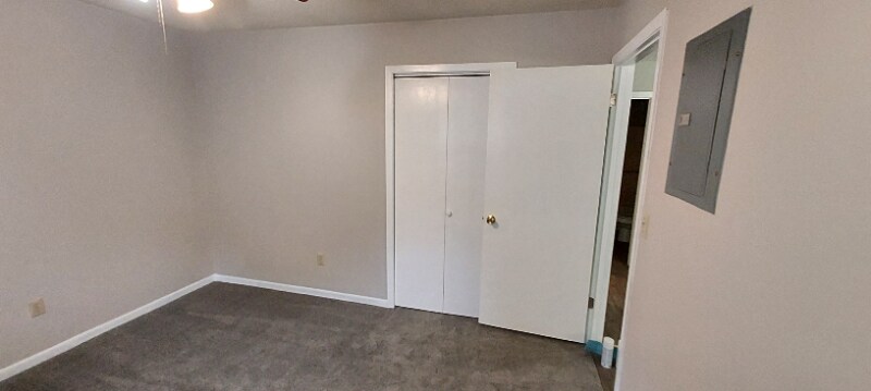 Building Photo - 209 Hazel Dr