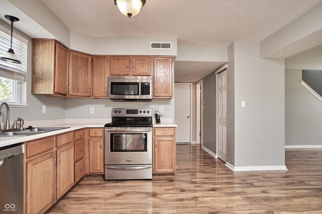 Building Photo - 10856 Trailwood Dr
