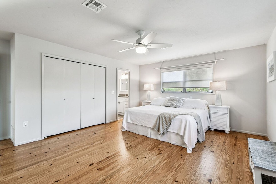 Building Photo - 7745 Manasota Key Rd