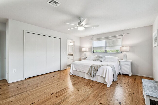 Building Photo - 7745 Manasota Key Rd