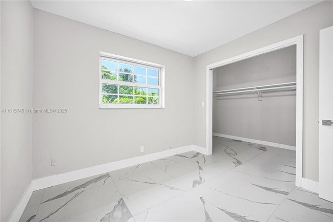 Building Photo - 100 SW 7th St