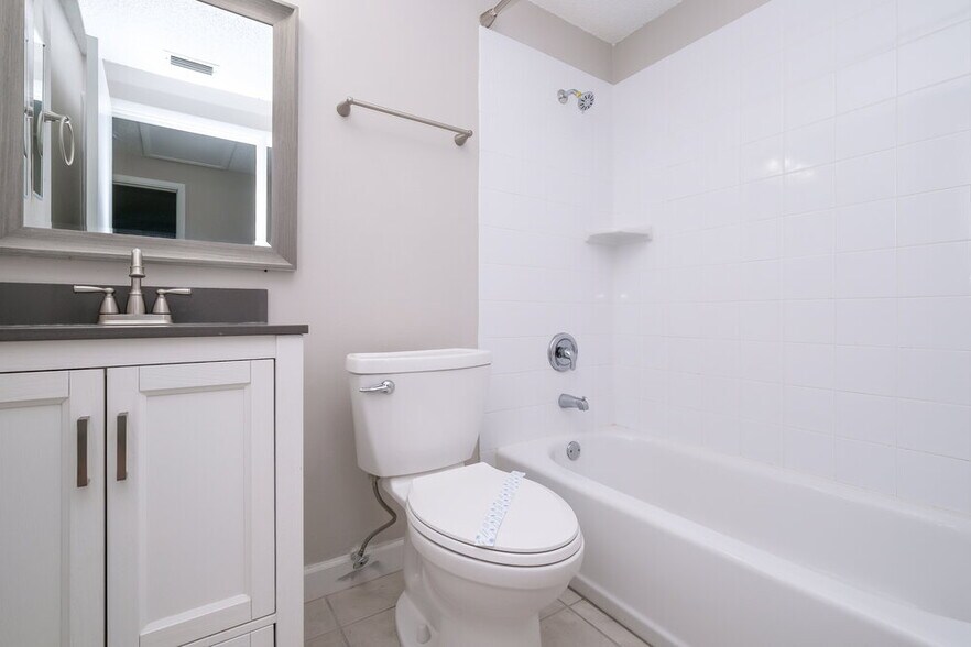 Building Photo - 662 Timber Bay Cir W