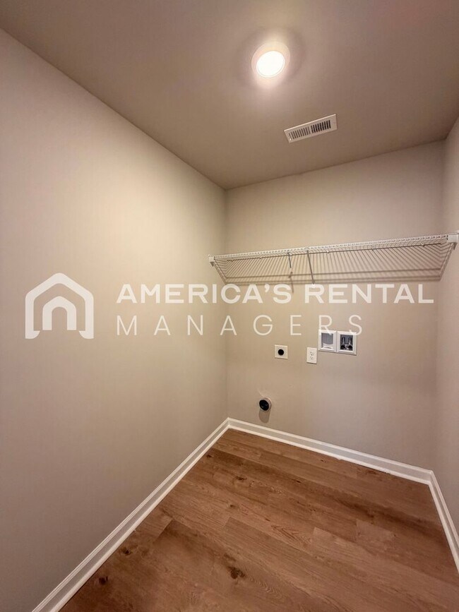 Building Photo - Modern Comfort Awaits in Mize Meadows Brand New Construction with Open Floor Plan!