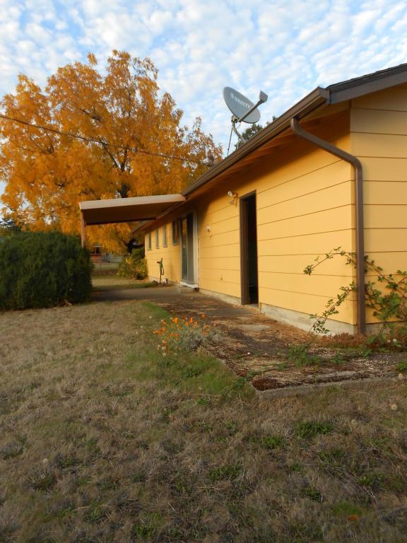 Building Photo - 2860 Willow Dr