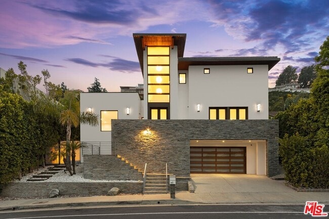 Building Photo - 2437 Apollo Dr