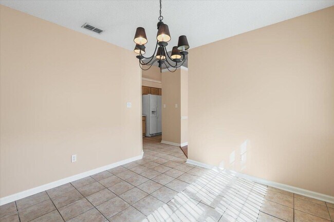 Building Photo - 135 Ivernia Loop