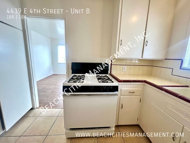 Building Photo - Cute One Bedroom Blocks Away from Beach an...