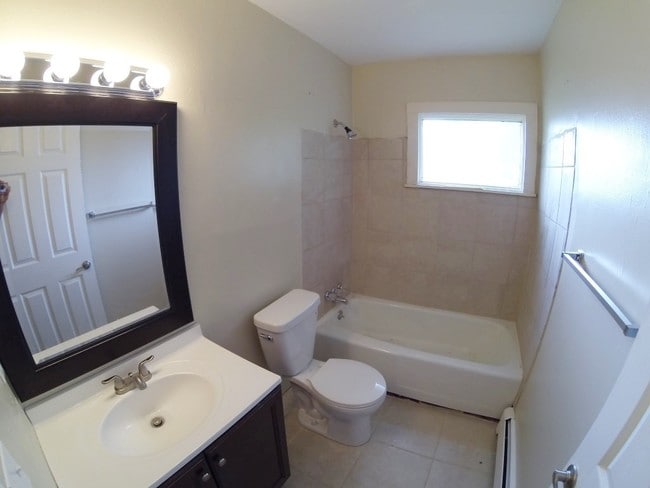 Building Photo - 909 Cook Ave