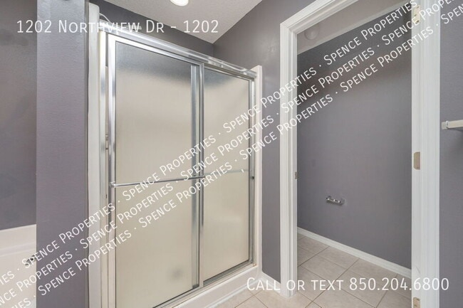 Building Photo - 1202 Northview Dr