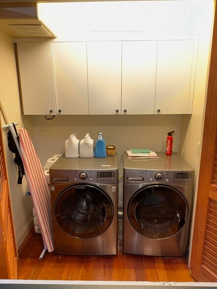 Full size washer and dryer. - 115 Inez Pl