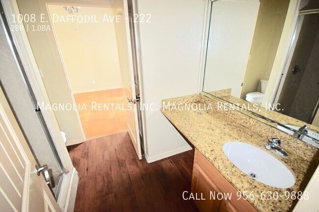 Building Photo - 1008 E Daffodil Ave