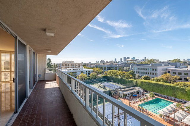 Building Photo - 339 N Palm Dr