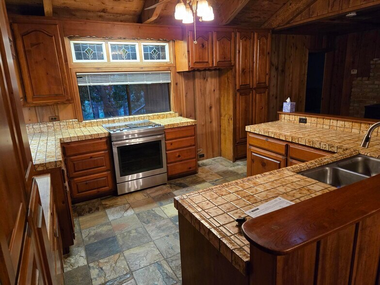 Building Photo - 6297 Silver Ridge Ln