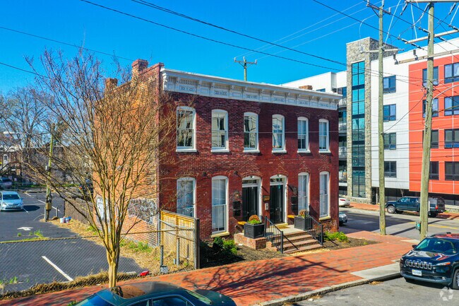 Primary Photo - 2101 E Franklin St