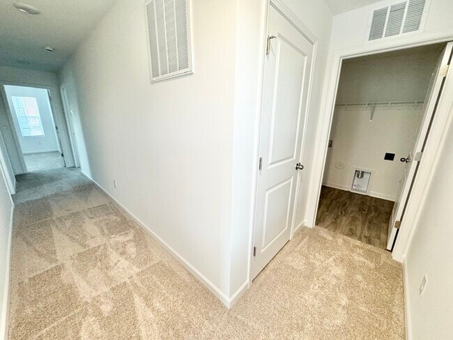 Building Photo - Three bedroom 2 1/2 bath single-family home in the new Kensington community