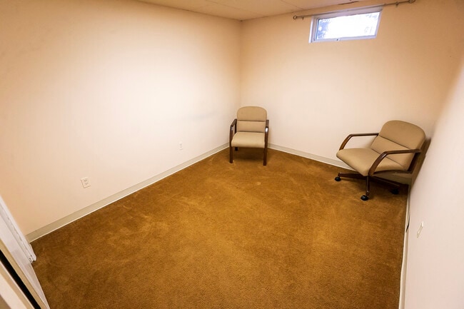 Building Photo - 5501 Auth Rd