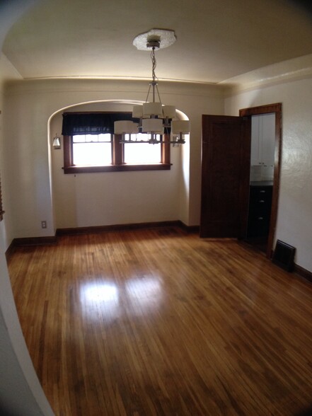 Spacious, well lit dining room with "swinging door" to kitchen. - 3239 Wendover