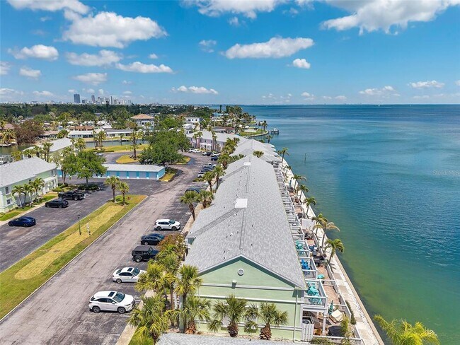 Building Photo - 4768 Coquina Key Dr SE