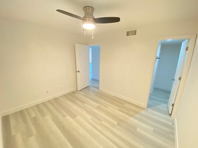 Building Photo - Delightful 2BED/2BATH Condo tucked away in a picturesque Henderson community!