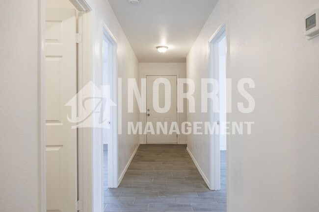 Building Photo - 4020 N Montezuma Dr