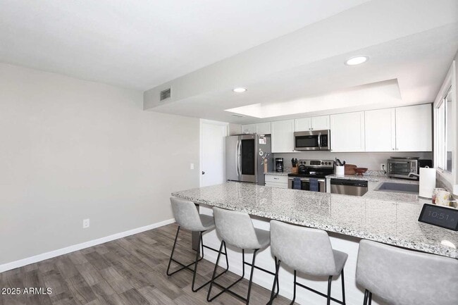 Building Photo - 2634 S Cottonwood Dr