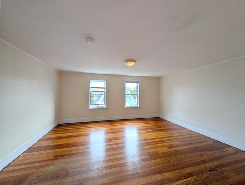 Building Photo - 41 Ossipee Rd